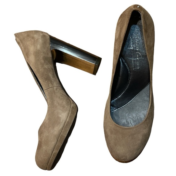 KENNETH COLE NewYork Tan Suede Heels - Picture 2 of 9